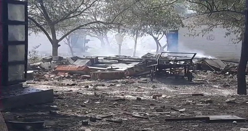 तमिलनाडु की पटाखा फैक्ट्री में आग से मरने वालों का आंकड़ा बढ़कर 19 हुआ, मुआवजे का ऐलान तमिलनाडु की पटाखा फैक्ट्री में आग से मरने वालों का आंकड़ा बढ़कर 19 हुआ, मुआवजे का ऐलान